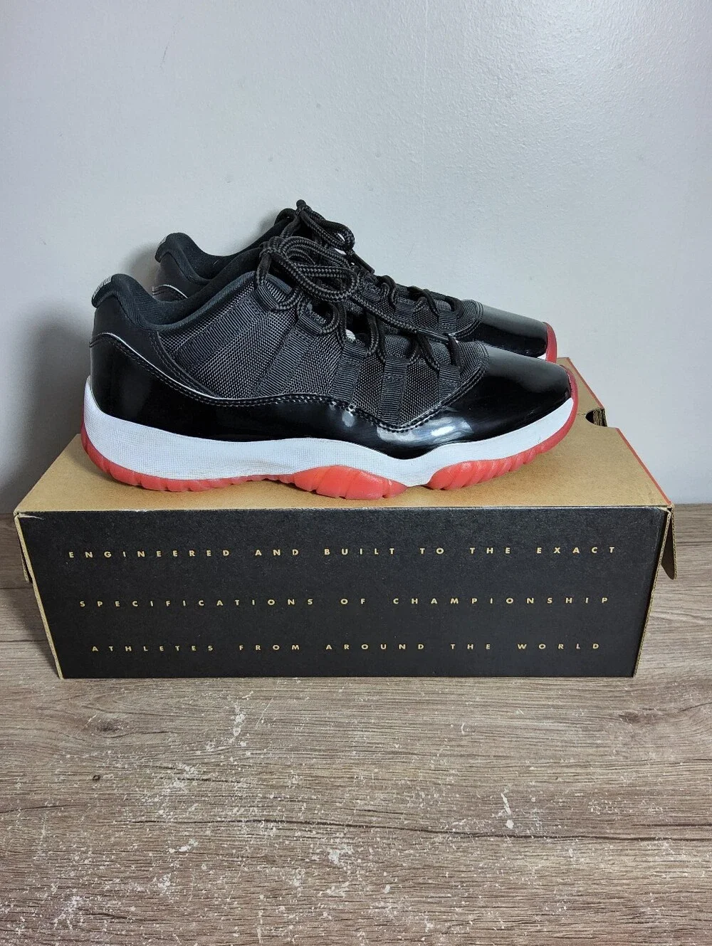 Jordan Retro Low Bred FV5104-006 SZ 9.5